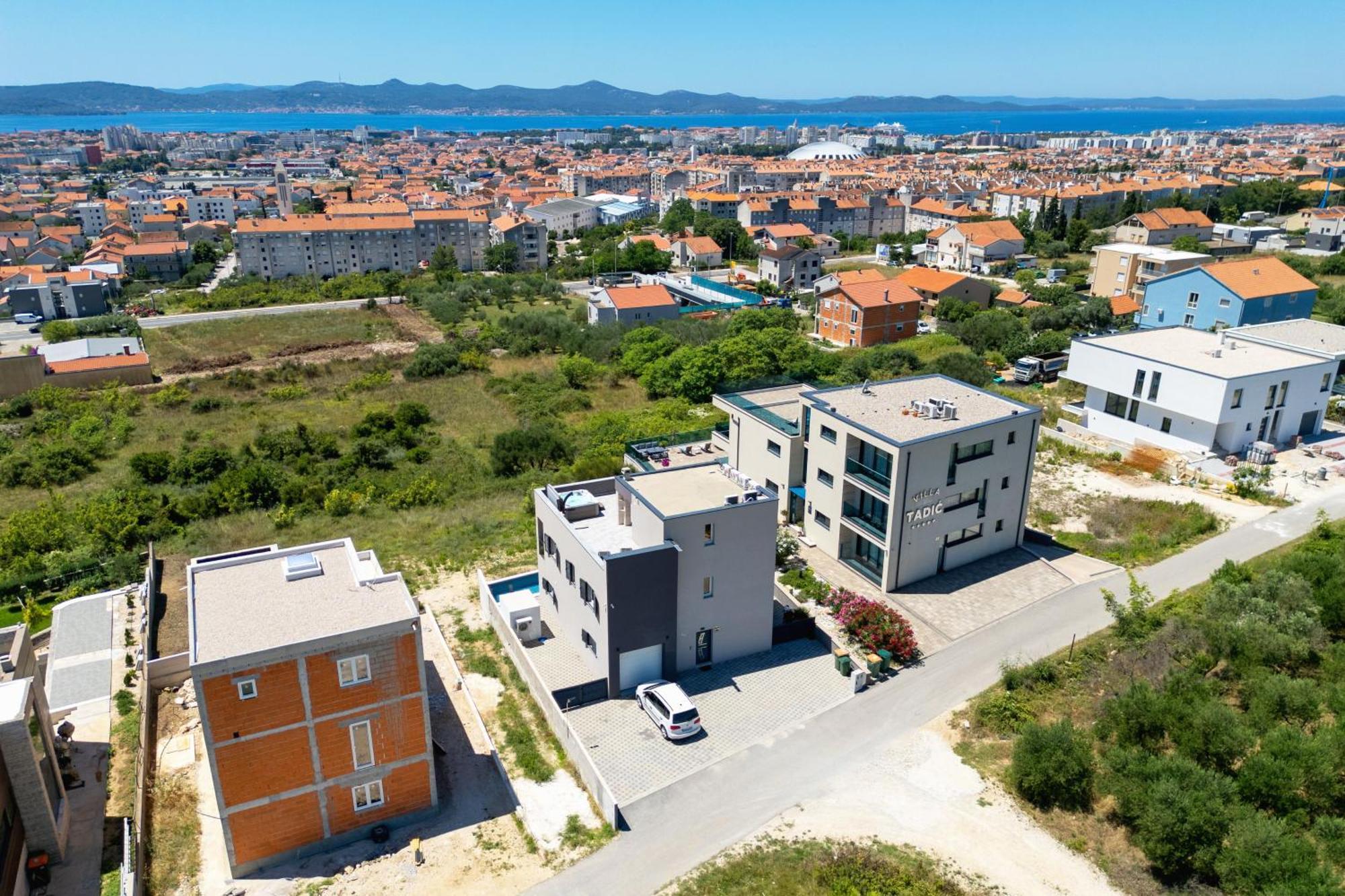 Beverly Hills, Heated Pool, Jacuzzi, 12 People Apartment Zadar