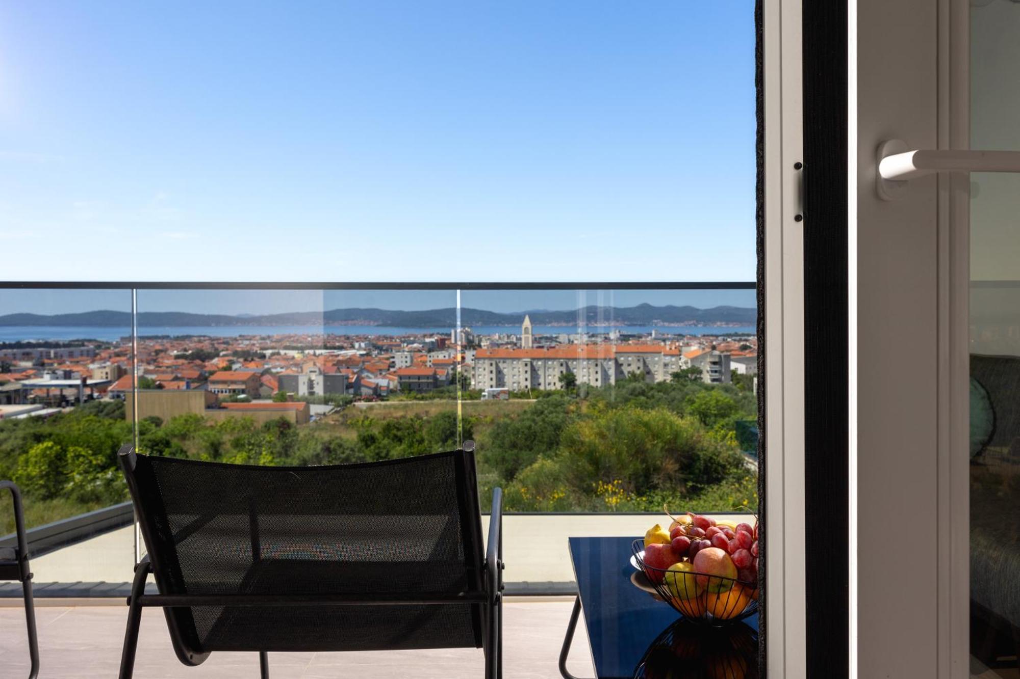 Beverly Hills, Heated Pool, Jacuzzi, 12 People Zadar