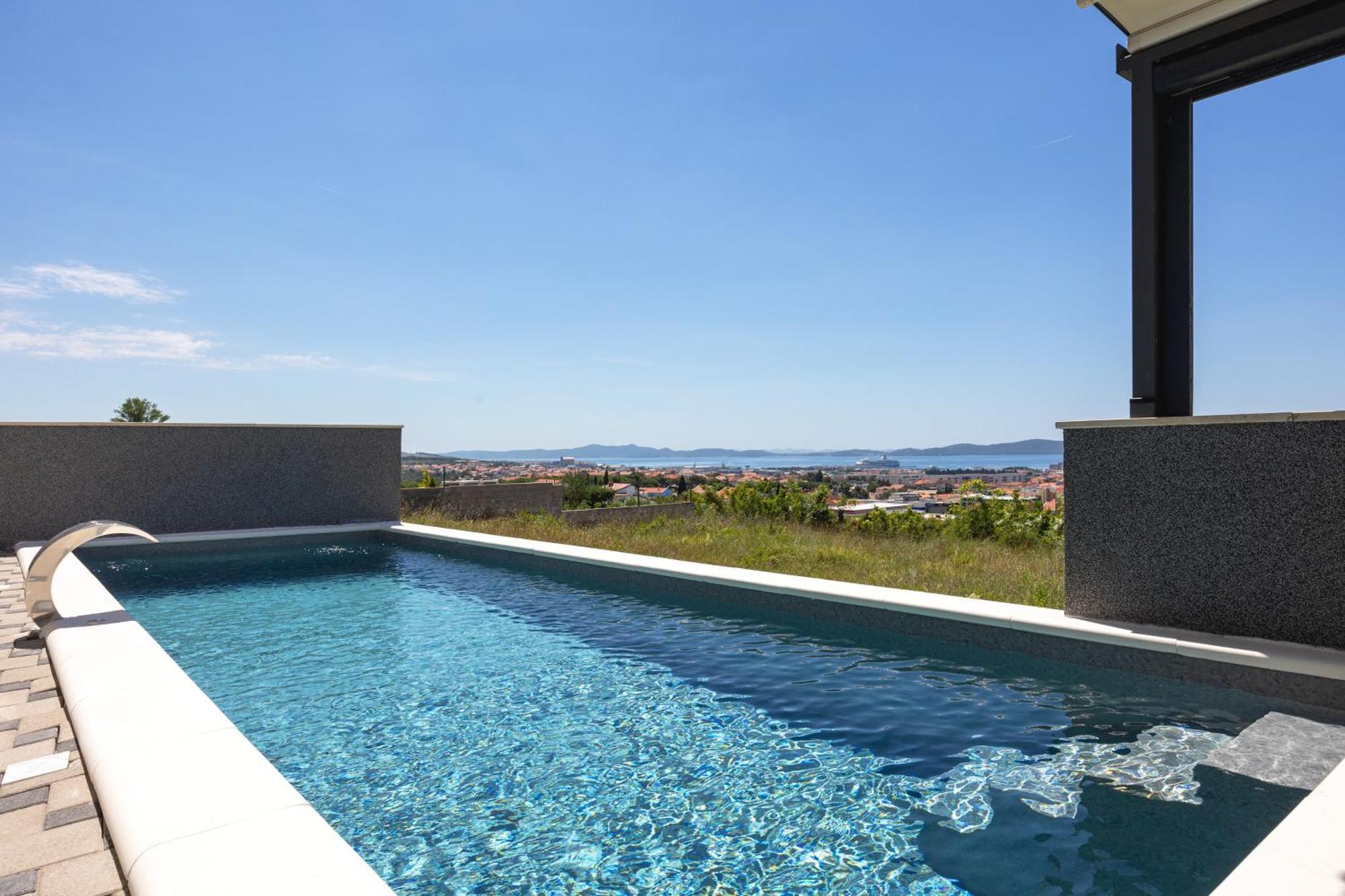 Beverly Hills, Heated Pool, Jacuzzi, 12 People * Zadar